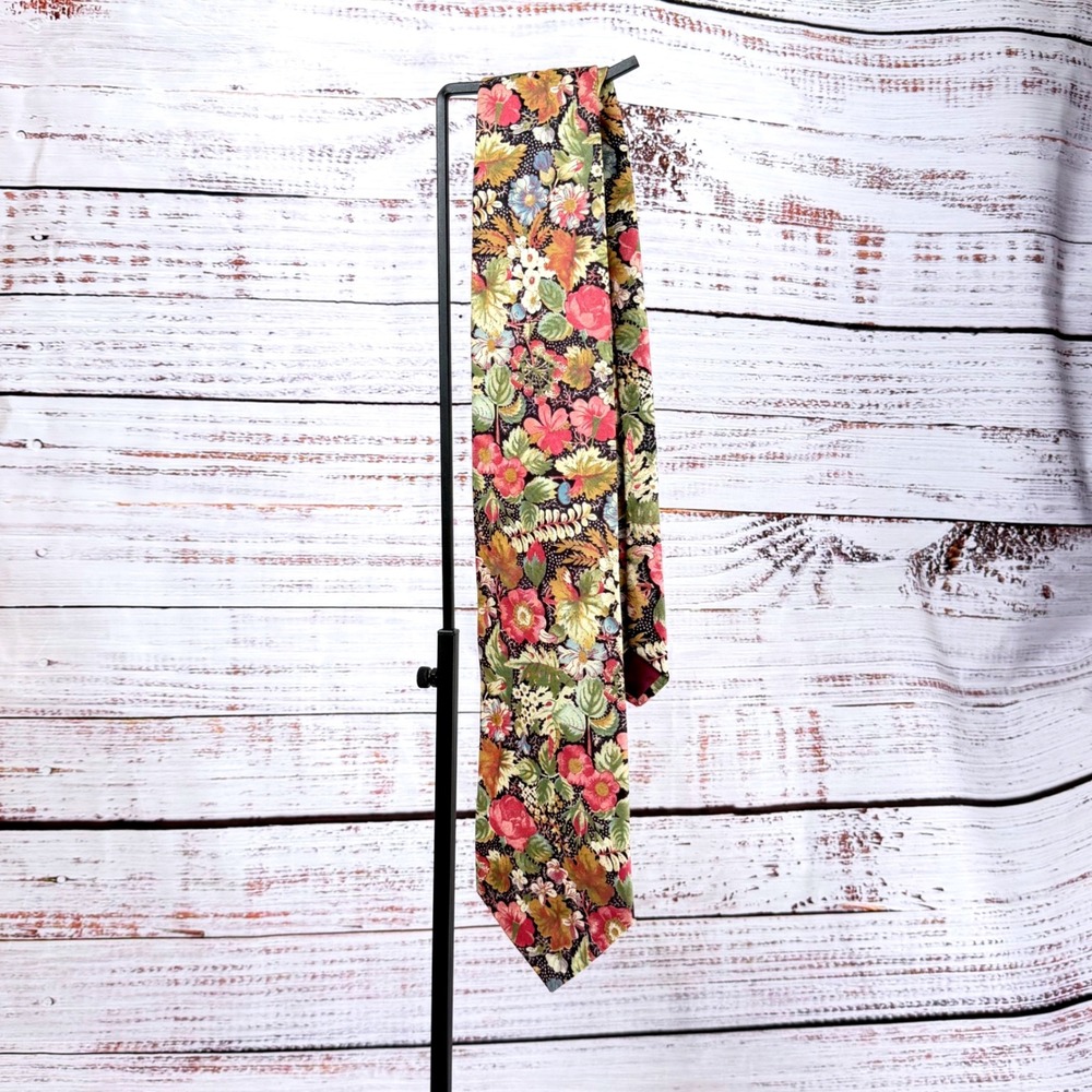 Murray's Toggery Shop Nantucket Floral Tapestry Silk Necktie Multi-Color 3.5"